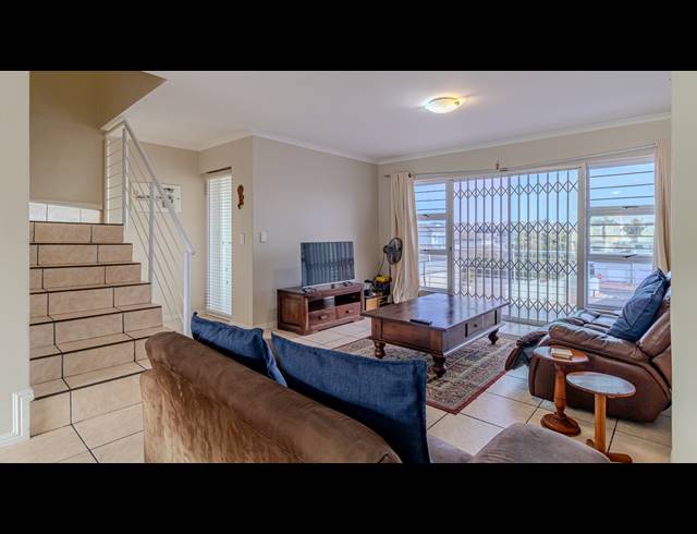 3 BEDROOM TOWNHOUSE TO LET IN BIG BAY